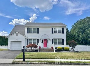 17 Reid Way, Freehold, NJ 07728