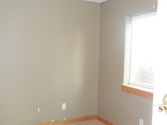 5th image of 299 Woodman Dr