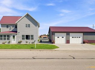 405 1st Ave E, Farley, IA 52046