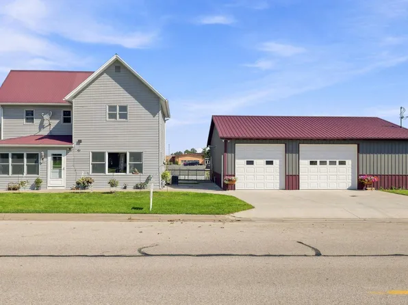 405 1st Ave E, Farley, IA 52046