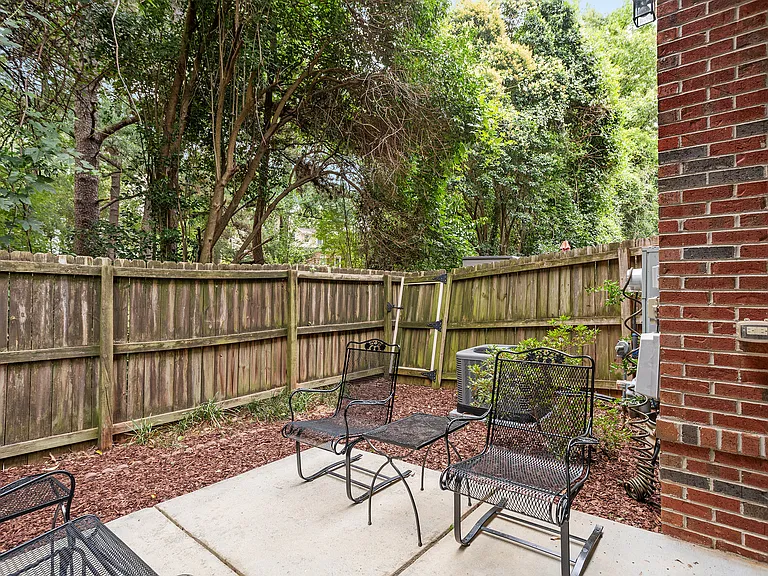 621 Highpark Ln — Photo 8