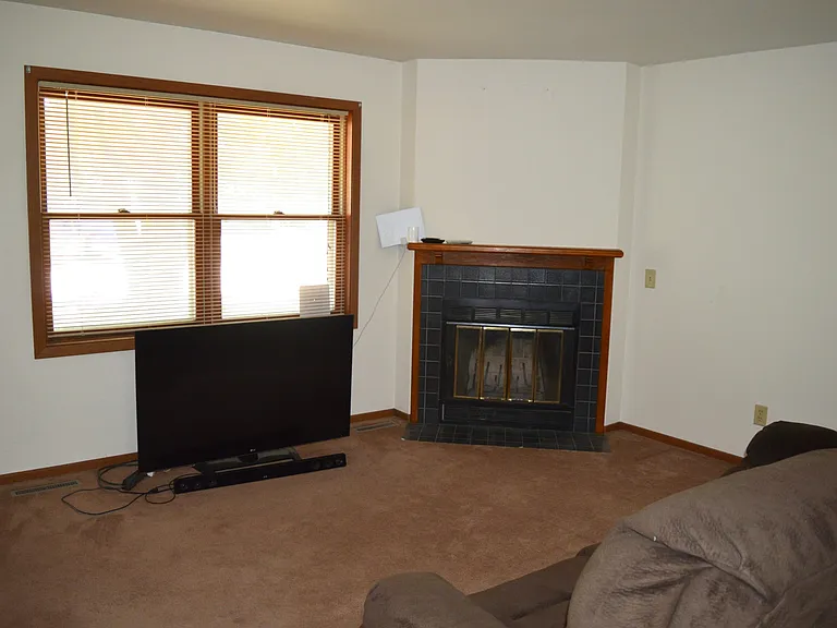 419 Dallas St — Photo 23