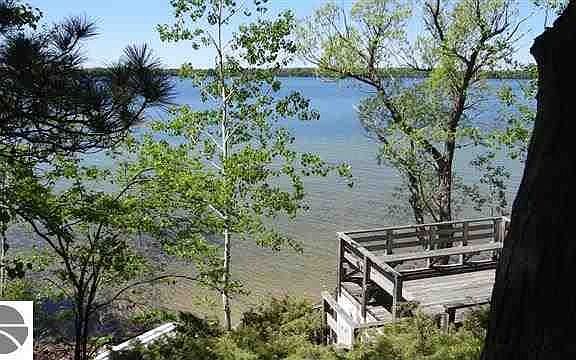 4th image of 5460 Lakeview Dr