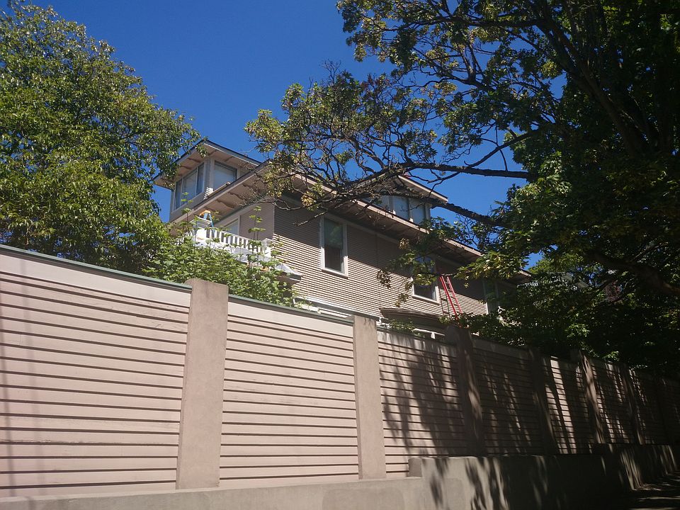 2nd image of 904 12th Ave E