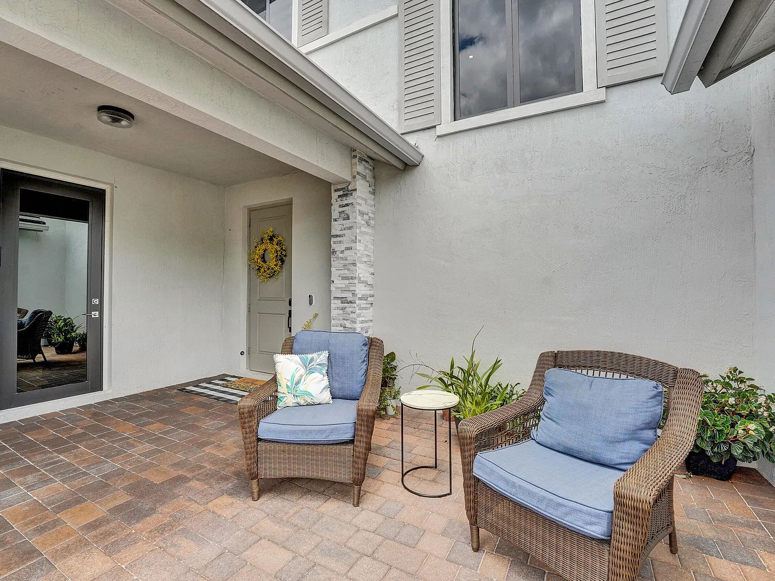 6 bed, 5.0 bath, 3908 sqft, $10,000 — Photo 3