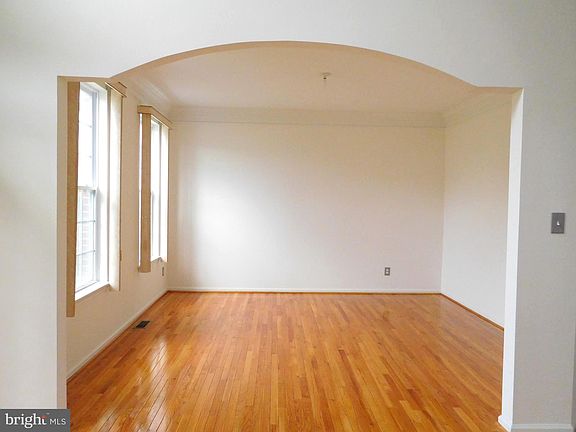 5th image of 732 Galleria Dr