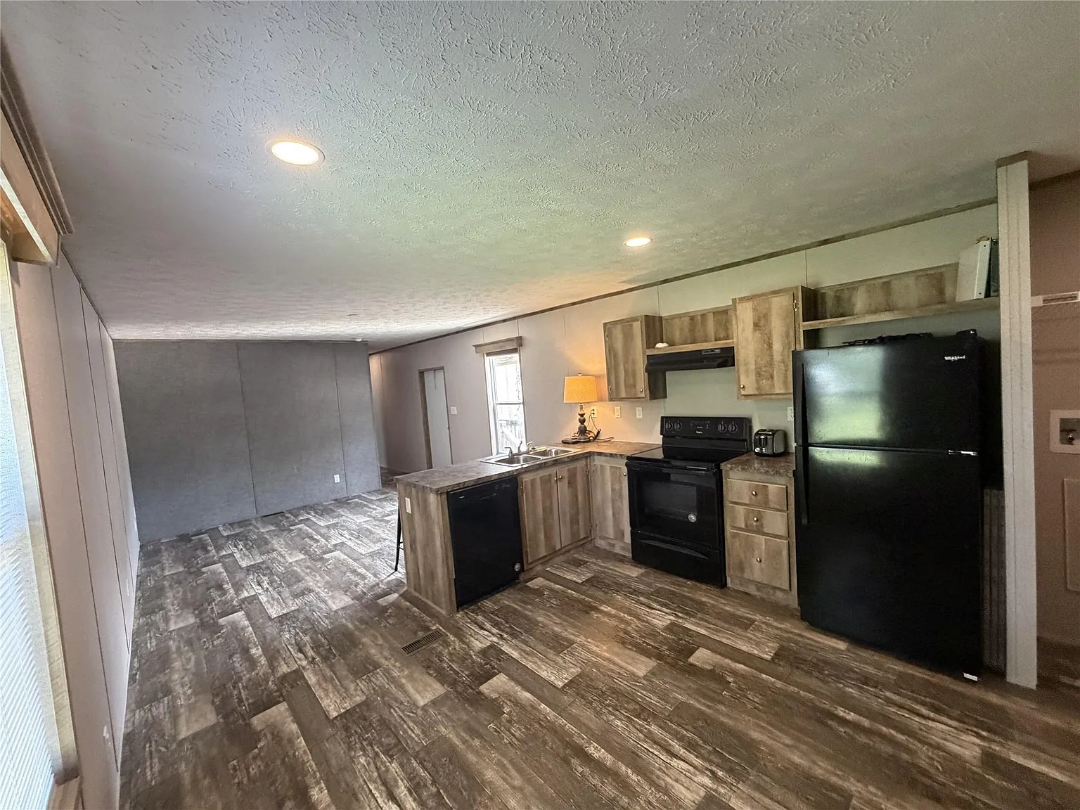 3 bed, 2.0 bath, 1040 sqft, $1,700 — Photo 3