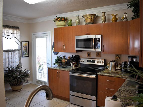 4th image of 142 SW PEACOCK Boulevard #22-101