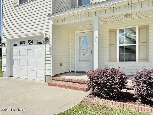 4 bed, 2.5 bath, 1700 sqft, $1,800 — Photo 2