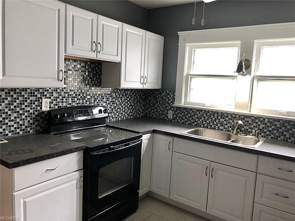 3rd image of 1228 Jackson Ave