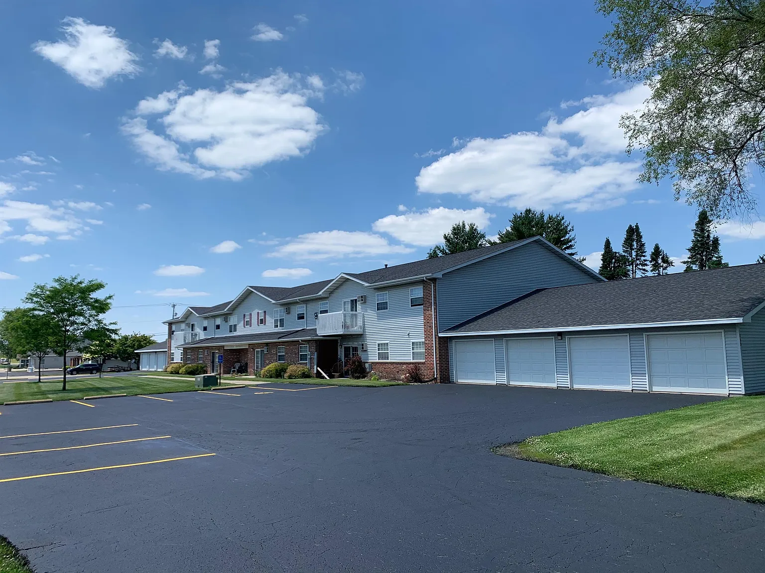 2 bed, 875 sqft, $1,050 — Photo 4