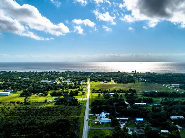 Eagle Rd, Anahuac, TX 77514