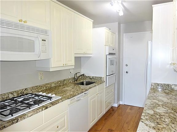 4th image of 10401 Grosvenor Pl APT 1216