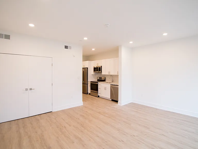 1325 N Lee St — Photo 15