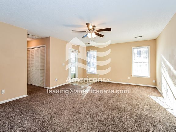1479_004_living_room_14229884.jpg