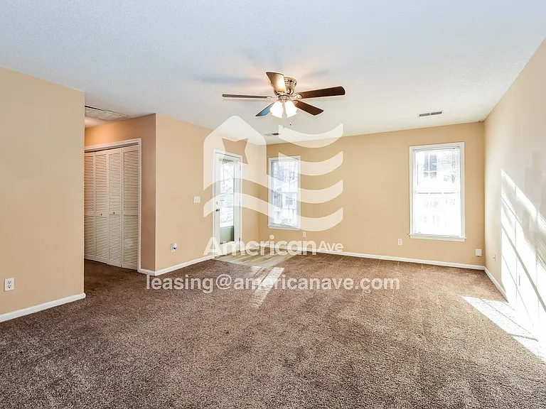 1479_004_living_room_14229884.jpg