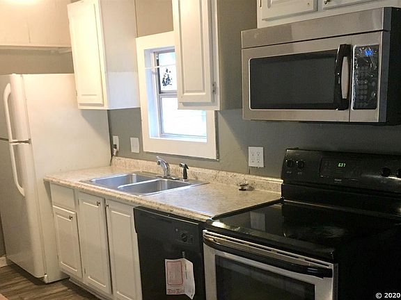 3rd image of 808 NE 7th Pl