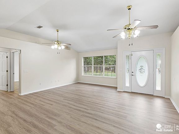 3rd image of 200 Pinoak Dr