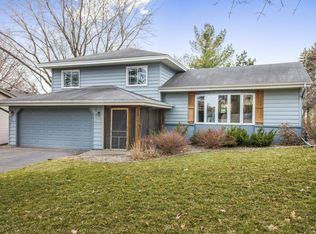 540 Spring Hill Rd, Vadnais Heights, MN 55127