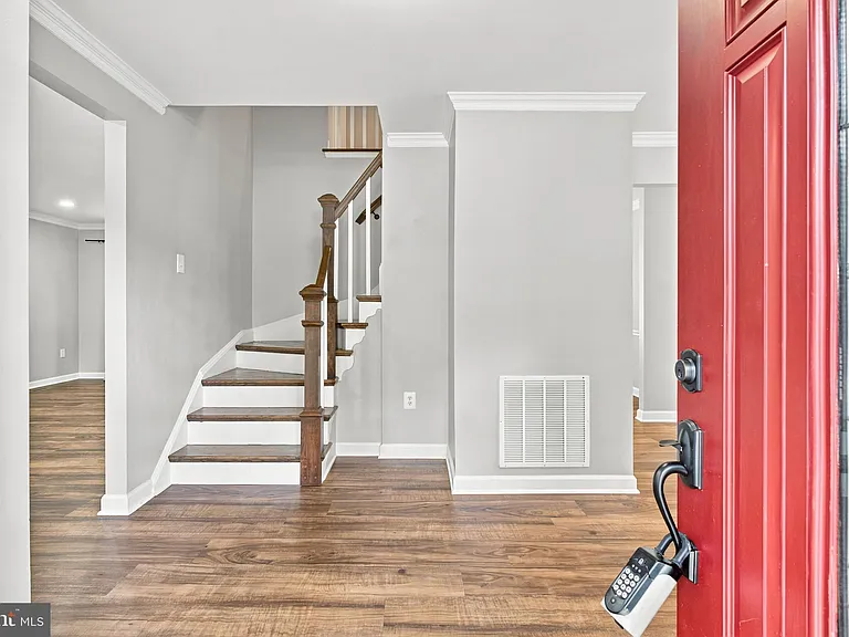 11414 Bronzedale Dr — Photo 2
