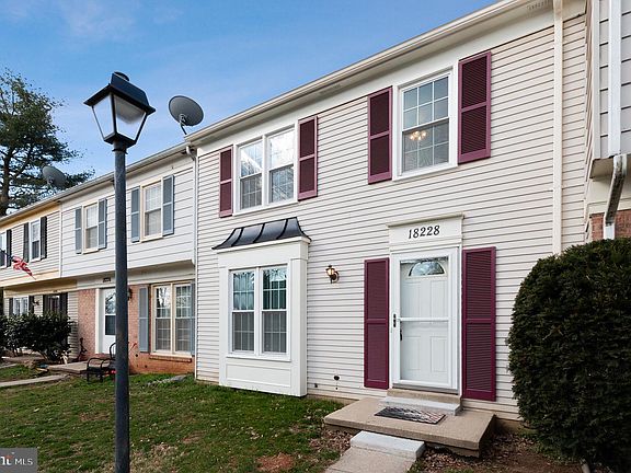 3rd image of 18228 Metz Dr
