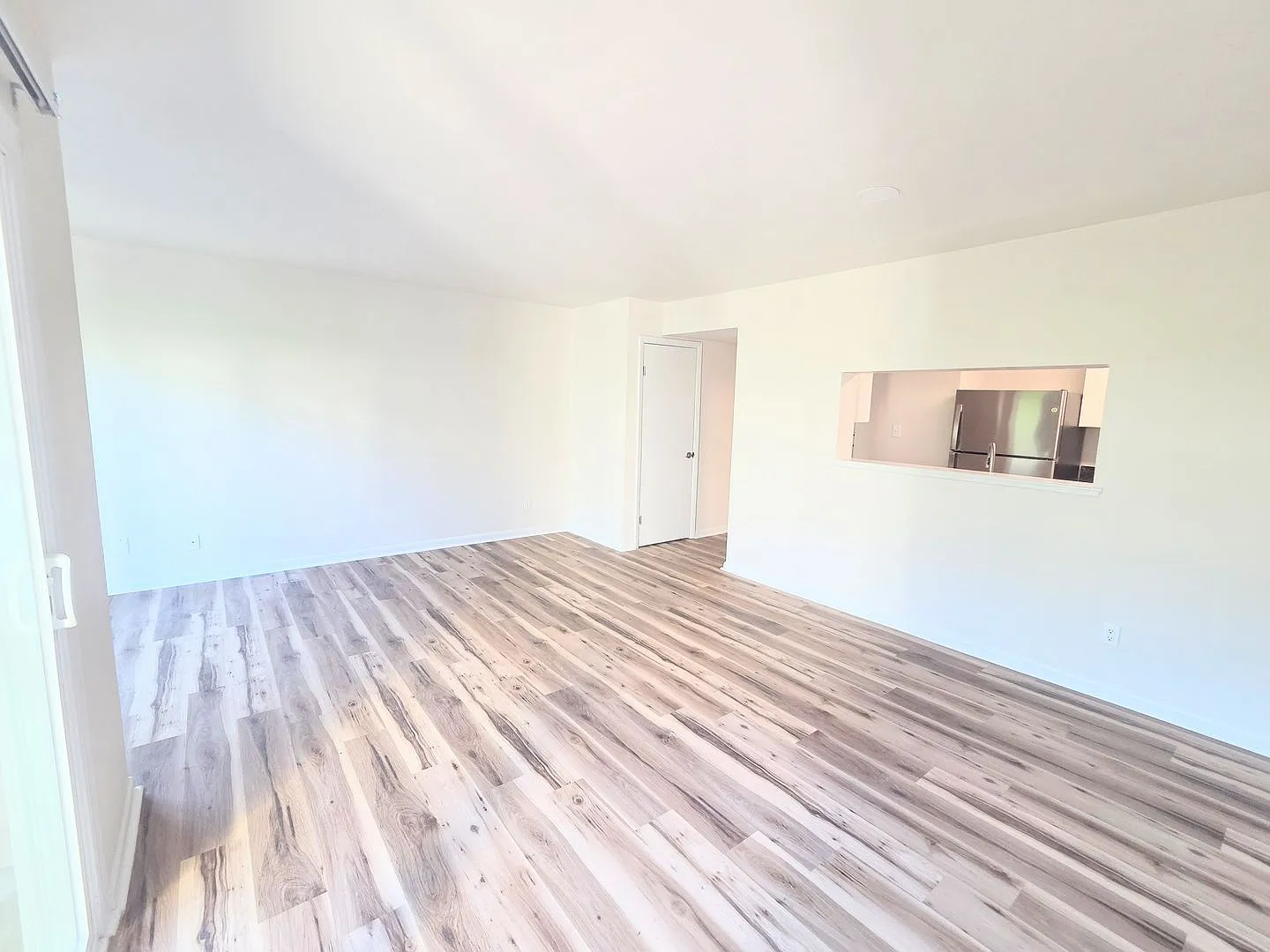 3 bedroom/ 1.5 bathroom- The Midlands — Photo 4