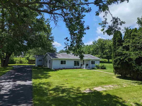607 E Main St, Durand, IL 61024