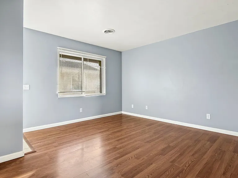 2832 Stanton St — Photo 6