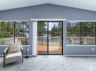 296-298 N Shore Blvd, Fox Island, WA 98333