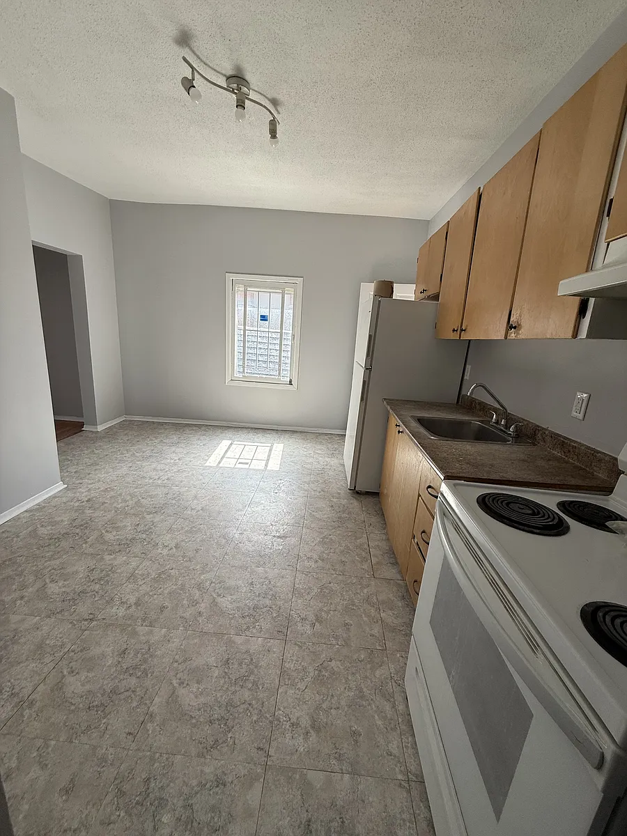 Building Photo - 67 Daly Ave #3