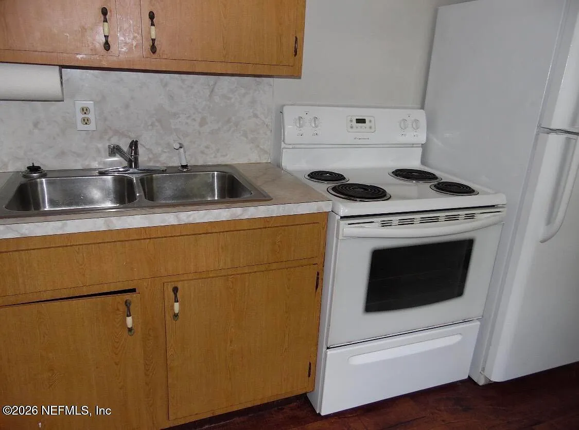 2 bed, 1.0 bath, 621 sqft, $1,000 — Photo 3