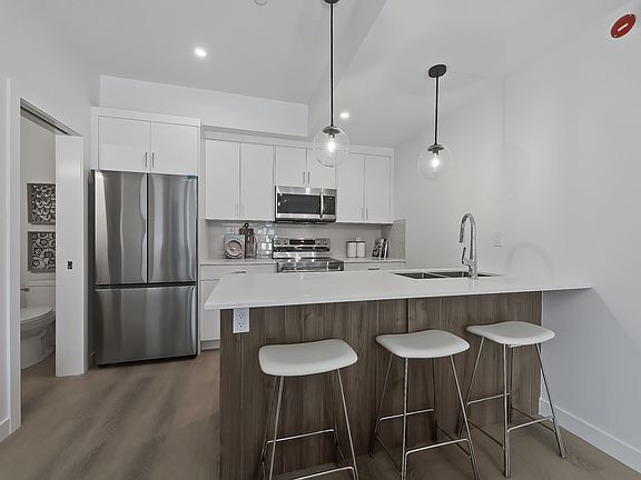 5th image of 205 9a St NE