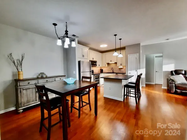 181 Brickton Village Cir Unit 302, Fletcher, NC 28732