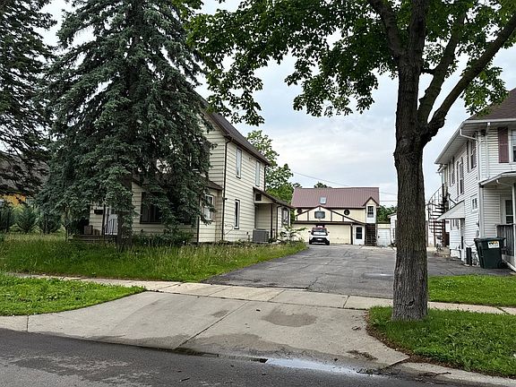 2nd image of 817 5th Ave SE