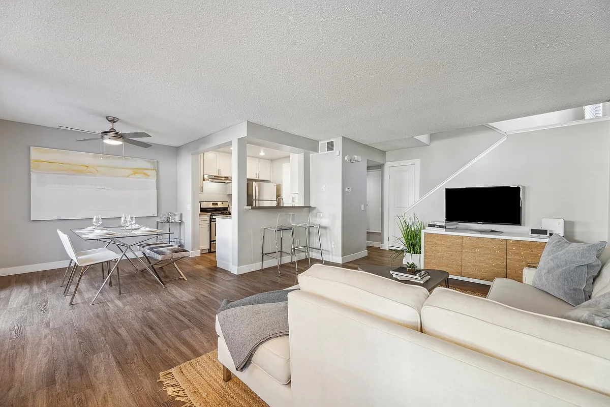 Building Photo - Portofino Townhomes