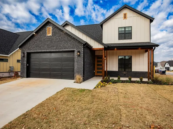 2331 W Seminole Dr, Rogers, AR 72758