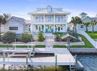 1009 Fiji Dr, Rockport, TX 78382