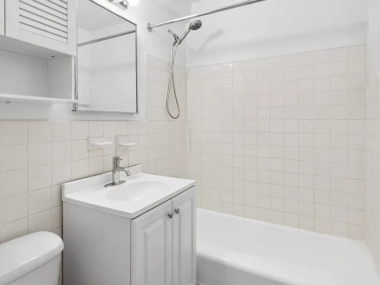 245 E 35th St #6J — Photo 6