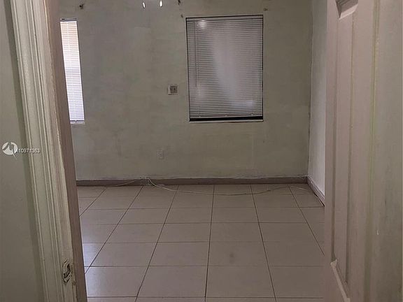 2nd image of 2915 NE 214th St APT 3