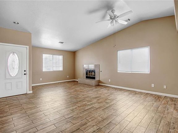 3rd image of 15514 Avenida Manzana