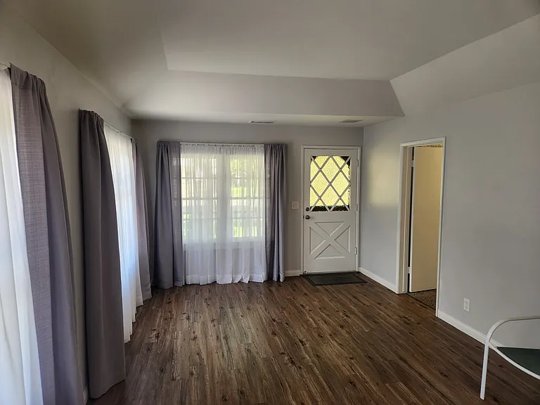 528 N Orange St — Photo 7