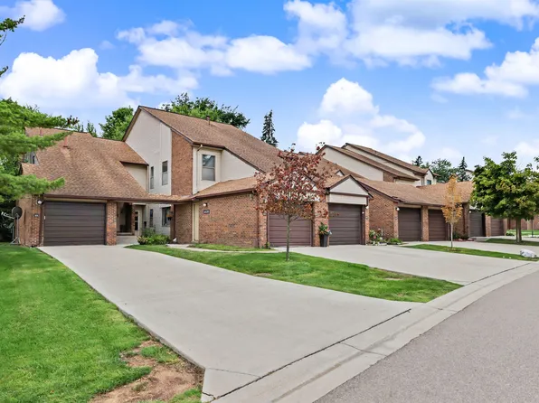 6600 Ridgefield Cir, West Bloomfield, MI 48322