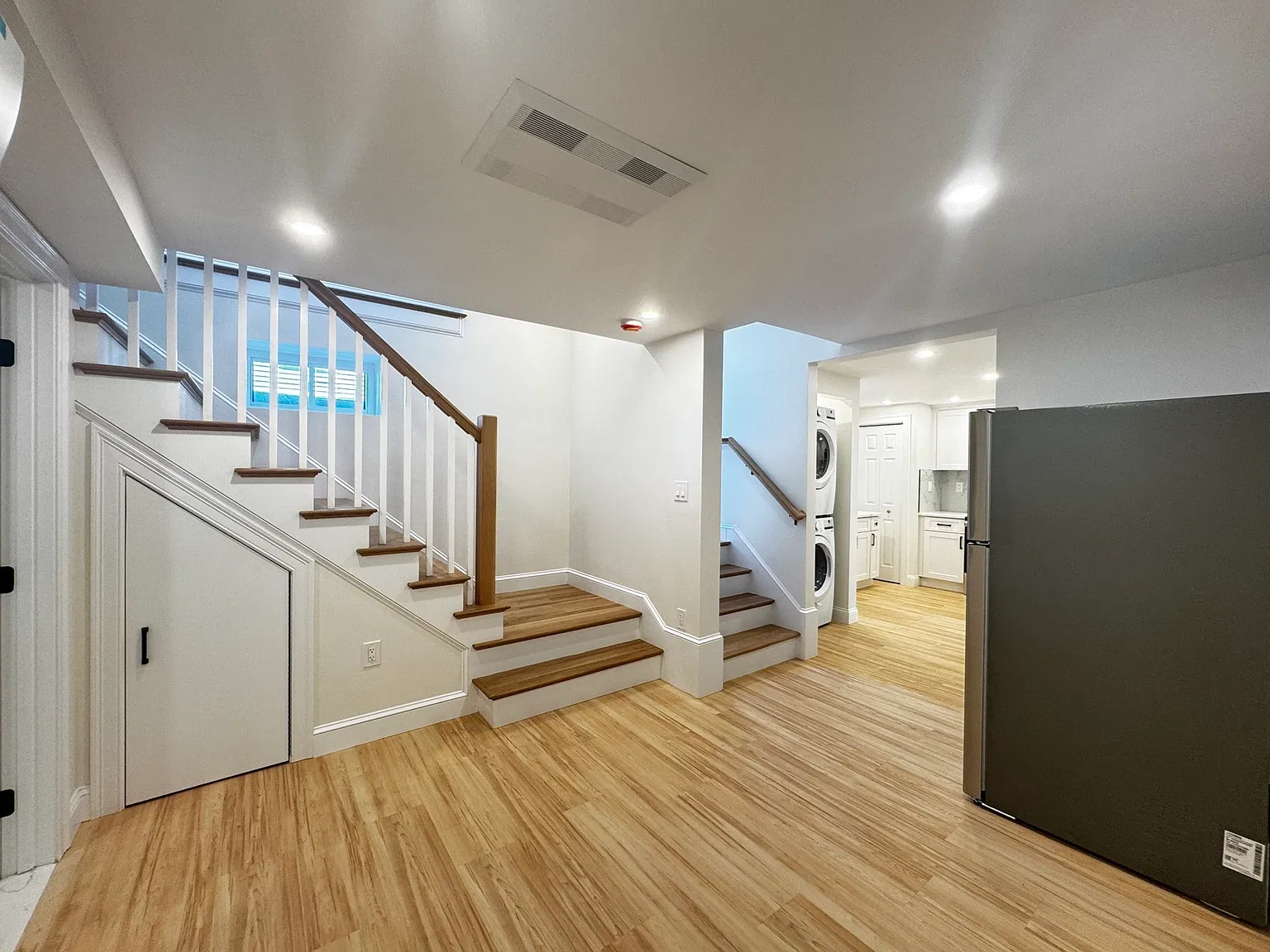 2 bed, 1.0 bath, 732 sqft, $2,300 — Photo 4