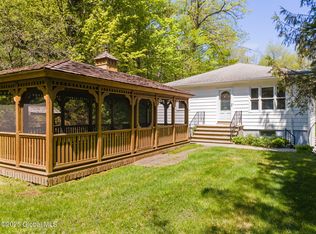 29 Wolf Hill Rd, Voorheesville, NY 12186