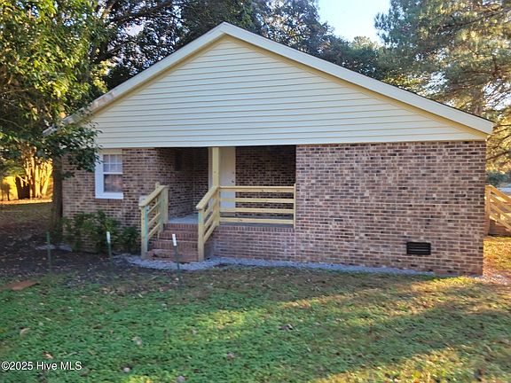 5th image of 557 Circle Dr
