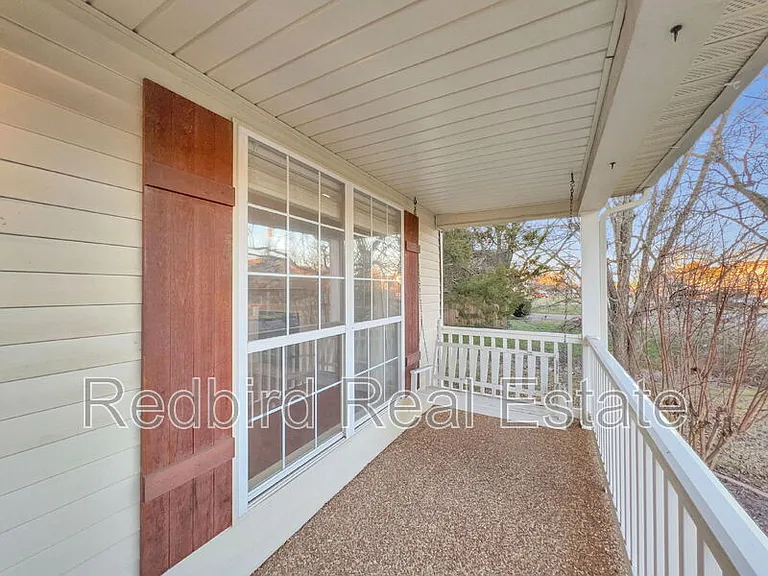 399 Clarkston Dr — Photo 2