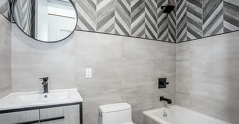 Rented by Loom Capital Group Inc.