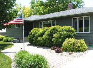 1145 Chalkstone Dr, Mitchell, SD 57301