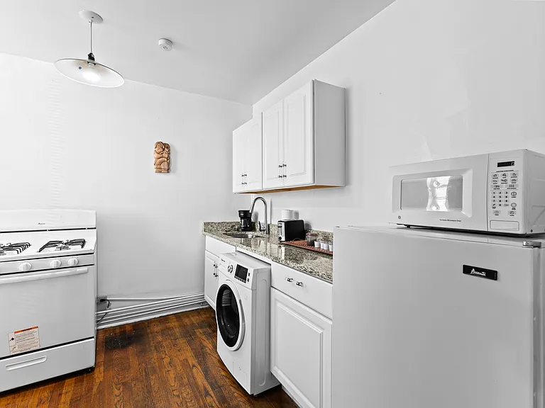 854 N High St #E — Photo 5
