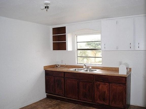 5th image of 520 W 1st St APT 2